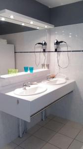a bathroom with two sinks and a large mirror at Duplex Estelle - 2 couples ou famille in Gérardmer