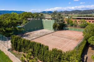 Tenis a/nebo squash v ubytování Lodging Apartments Villa el Raco nebo okolí