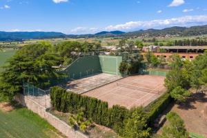 Tenis a/nebo squash v ubytování Lodging Apartments Villa el Raco nebo okolí