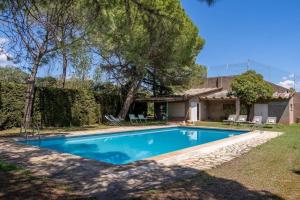 Bazén v ubytování Lodging Apartments Villa el Raco nebo v jeho okolí