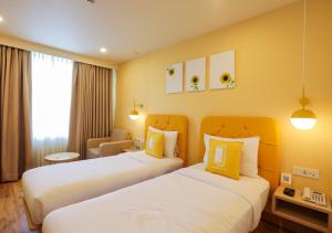 Postel nebo postele na pokoji v ubytování Bloom Hotel - Jalandhar