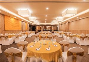 Restaurace v ubytování Bloom Hotel - Jalandhar