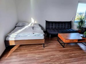 Ένα ή περισσότερα κρεβάτια σε δωμάτιο στο über den Dächern von Vettweiß