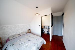 a bedroom with a bed and a large mirror at Zénithouse in Éterville