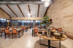 Exe Astur Plaza餐廳或用餐的地方