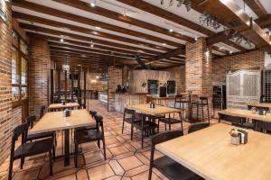 Exe Astur Plaza餐廳或用餐的地方