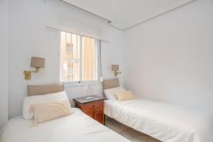 A bed or beds in a room at Apartamento familiar vistas al mar by Rent Me