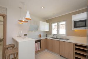 a kitchen with a sink and a counter top at VILLA LILOU, Splendide villa au centre de Grand Baie in Grand Baie