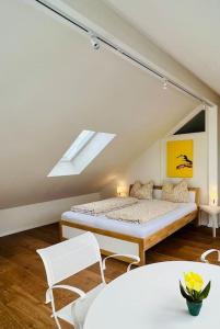 Säng eller sängar i ett rum på Sieben Tannen Titisee + Hochschwarzwald Card