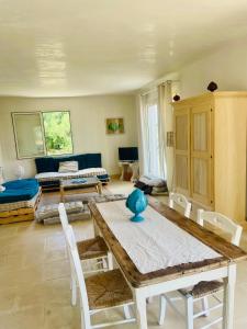 a living room with a table and chairs and a couch at Ca’ dell’Agave-Le more-Villa immersa negli ulivi in Surano