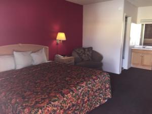 Postel nebo postele na pokoji v ubytování Avalon Motel