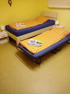 Tempat tidur dalam kamar di Kleines Appartment zentrale Lage