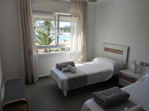 Postel nebo postele na pokoji v ubytování Moraira Beach 1