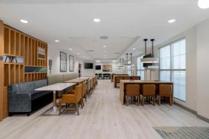 a dining area with tables and chairs in a restaurant at Comfort Inn & Suites Panama City Beach - Pier Park Area in Panama City Beach