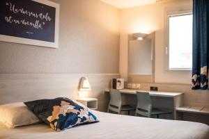 Postel nebo postele na pokoji v ubytování Ace Hotel Issoire