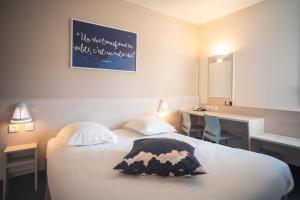 Postel nebo postele na pokoji v ubytování Ace Hotel Issoire