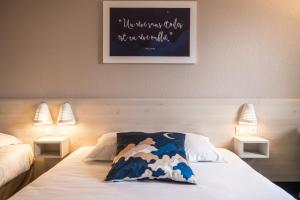 Postel nebo postele na pokoji v ubytování Ace Hotel Issoire
