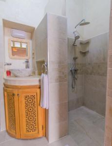 a bathroom with a shower and a sink at Stella 3 - superbe appartement avec cheminée en médina in Essaouira +15 photos