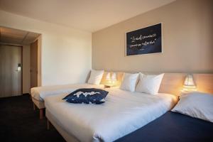 Postel nebo postele na pokoji v ubytování Ace Hotel Issoire