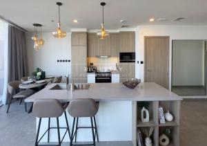 Kuchyň nebo kuchyňský kout v ubytování Brand-new 1BR Stella Maris Dubai Marina by Rich Stay