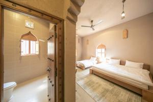 Letto o letti in una camera di Alaqur View Inn نزل واجهة العقر