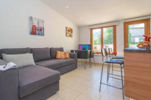 a living room with a couch and a table at Casa Nord 10Pax in Caimari
