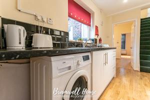 a laundry room with a washer and dryer at St Helens Contractor Accommodation in Saint Helens