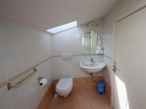 a bathroom with a toilet and a sink at Villa Lauda B&B in Rimini