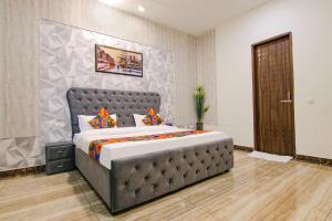 Posezení v ubytování FabHotel Sky Lark Farm + 26 fotografií