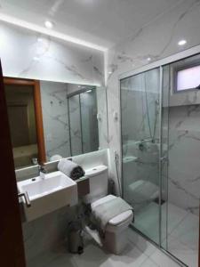 Koupelna v ubytování Apart-Hotel de Lujo en Eje Corporativo de Asunción! 2 y 3 habitaciones