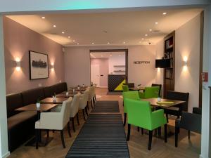 TV a/nebo společenská místnost v ubytování Behringers City Hotel Nürnberg