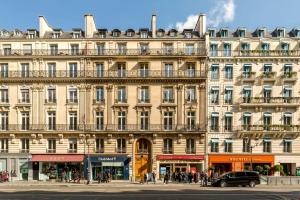 a large building in front of a street at Luxury 3 Bedrooms 2 Bathrooms Apartment - Opera Louvre in Paris