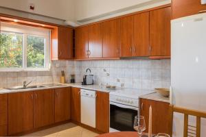 A kitchen or kitchenette at Villa Cleronomia, private pool, seaview,