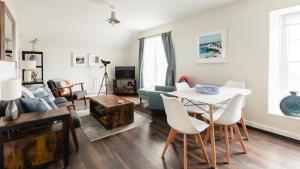 Posezení v ubytování May Isle Apartment