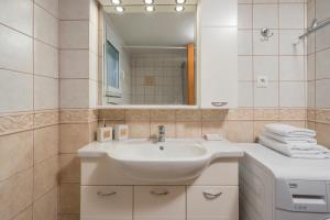 A bathroom at Villa Cleronomia, private pool, seaview,