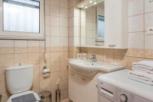 A bathroom at Villa Cleronomia, private pool, seaview,
