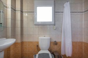 A bathroom at Villa Cleronomia, private pool, seaview,