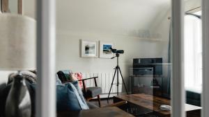 TV a/nebo společenská místnost v ubytování May Isle Apartment