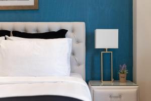 A bed or beds in a room at Acropolis Prestige Residence