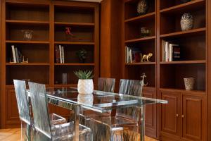 The library in Az apartmant