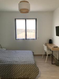 Posteľ alebo postele v izbe v ubytovaní Ferme Hôtel Boulage