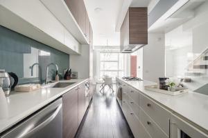 a kitchen with white counters and a long counter top at GLOBALSTAY Exclusive 4 Bedroom Townhouse in Downtown Toronto with Parking in Toronto