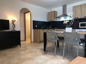 Кухня или мини-кухня в Appartement T2 rez de villa
