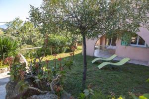 Сад в Appartement T2 rez de villa +11 фотографий