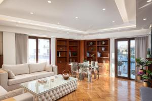 A seating area at Acropolis Prestige Residence