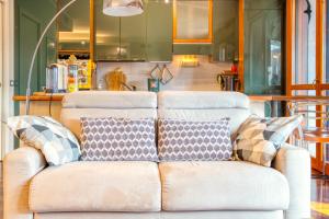 Posezení v ubytování CaseOspitali - Casa Di Bibi, colorato ed elegante bilocale vicino al Naviglio Martesana per 4