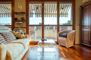 Posezení v ubytování CaseOspitali - Casa Di Bibi, colorato ed elegante bilocale vicino al Naviglio Martesana per 4