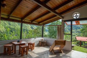 a large screened in porch with a table and chairs at Finca Villa Maria in Yala