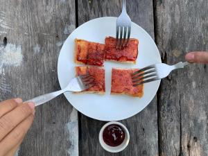 Jídlo v hostelu nebo okolí