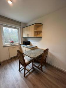 a kitchen with a table and chairs in a room at Dill Apartments Peine in Peine